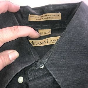 Long sleeve men’s dress shirt. In excellent condition